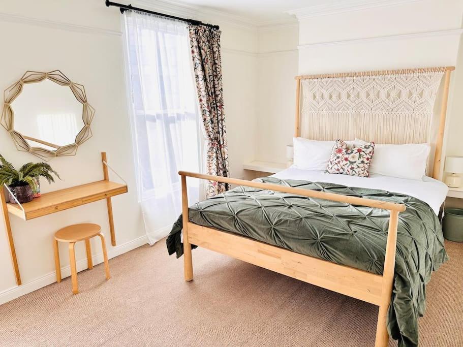 Stylish Centre House / 3 Bedroom / Family Friendly Holiday home *