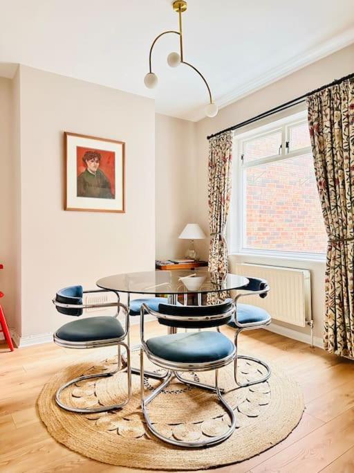 Stylish Centre House / 3 Bedroom / Family Friendly Holiday home *